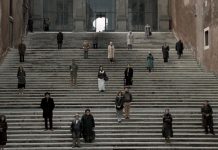 Bir Meydan Konuşması: Delilik ve Toplumsal Fenomenoloji